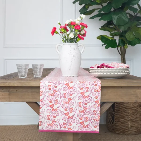 Online Pomegranate Inc Gardenia Vine Berry Table Runner