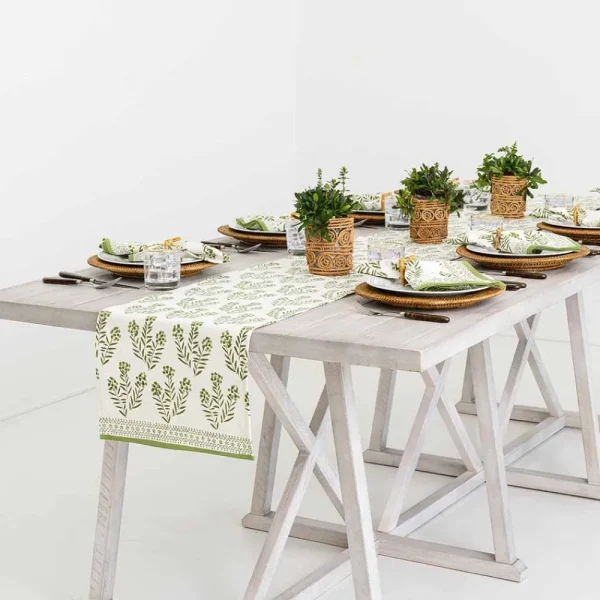 Best Pomegranate Inc Phlox Green Table Runner