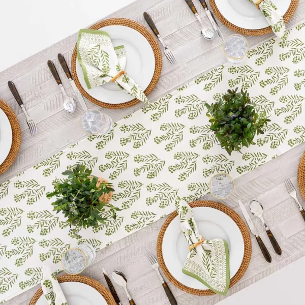 Best Pomegranate Inc Phlox Green Table Runner