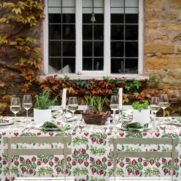 Discount Pomegranate Inc Pom Bells Basil & Magenta Tablecloth