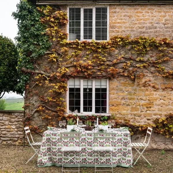 Discount Pomegranate Inc Pom Bells Basil & Magenta Tablecloth